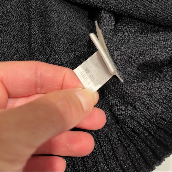 St. John Sport Black V Neck Sweater Top - Picture 9 of 10